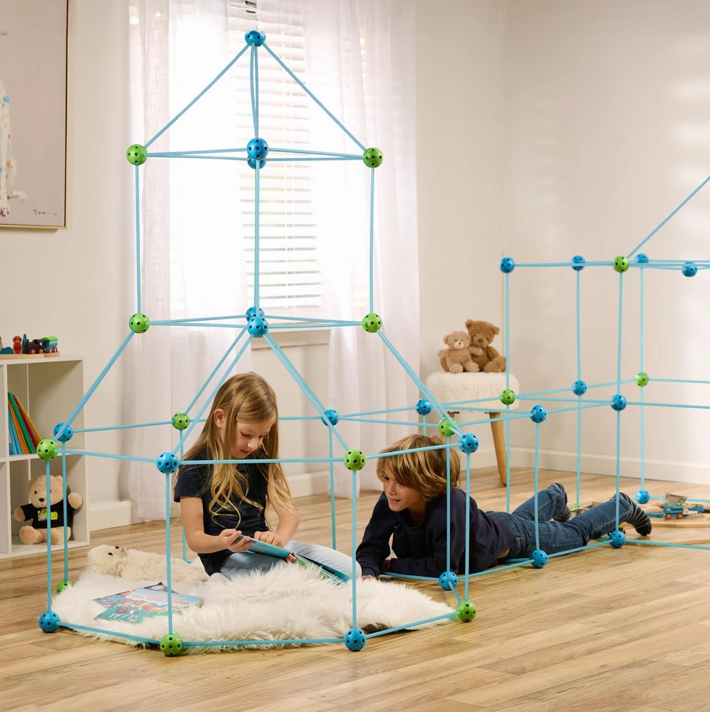 132 Piece Fort Building Kit - Indoor Play Engineering Set with Connecting Sticks & Balls - Creative STEM Building Toys for Kids Play Spaces, Tents & Hideouts