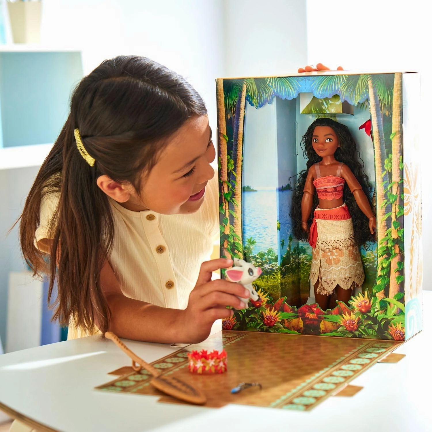 Disney Store Official Princess Story Doll (Moana) 11 Inches, Includes Coloring Book and Additional Dress, Princess Doll in Classic Outfit, Princess Toys for Girls